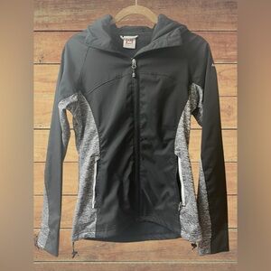 Avalanche windbreaker black with grey stone. Size Medium. #10311
